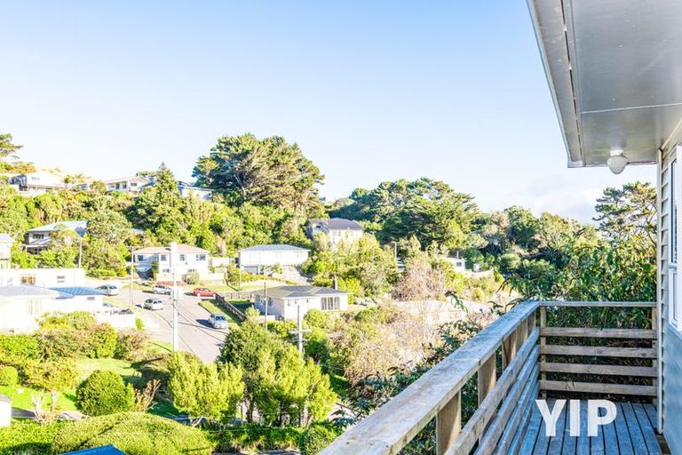 Photo of property in 9 Omega Street, Newlands, Wellington, 6037