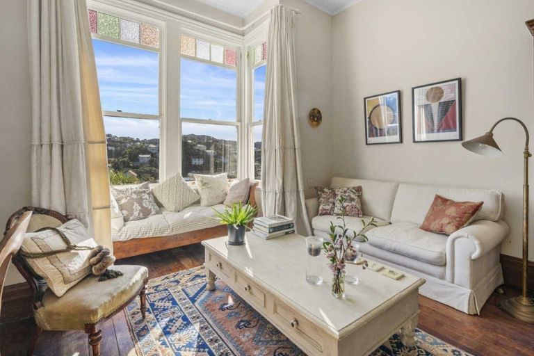 Photo of property in 55 Fairview Crescent, Kelburn, Wellington, 6012