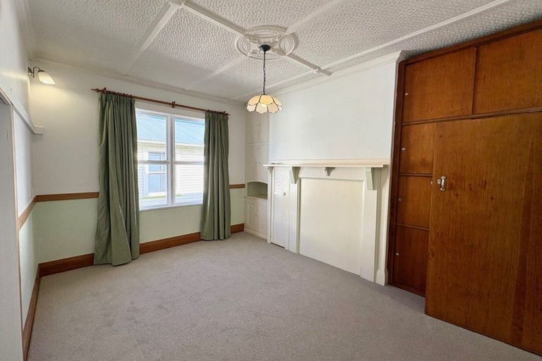 Photo of property in 23 Paynters Avenue, Strandon, New Plymouth, 4312