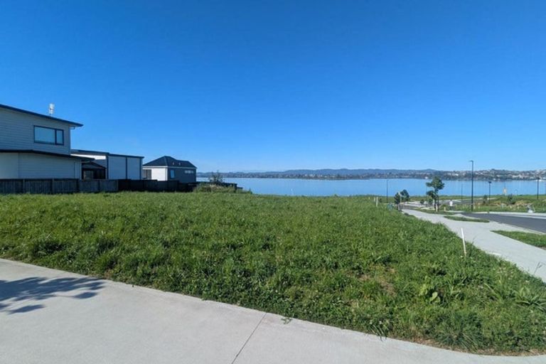 Photo of property in 16 Harbourside Parade, Hobsonville, 0616