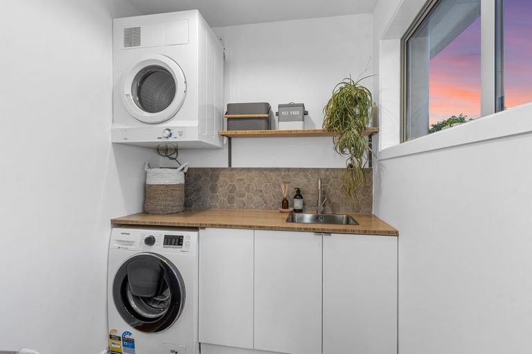 Photo of property in 1 Dunrobin Place, Avonhead, Christchurch, 8042