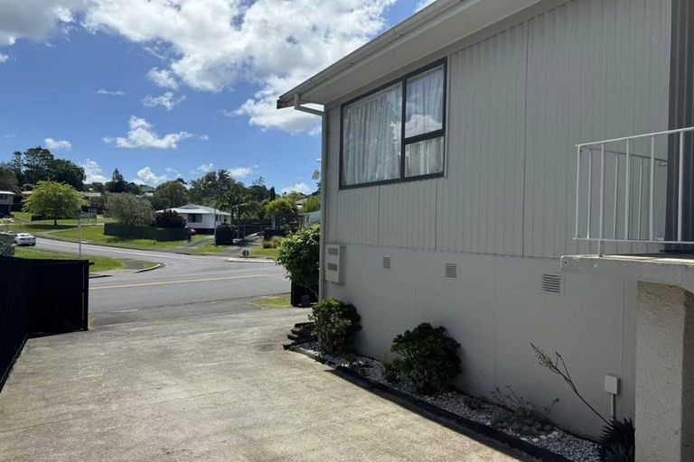 Photo of property in 121 Moire Road, West Harbour, Auckland, 0618