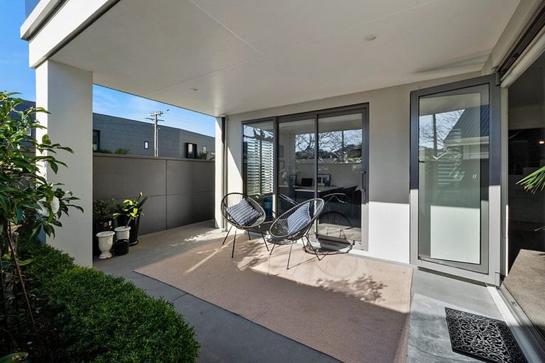 Photo of property in 12 Autere Street, Strandon, New Plymouth, 4312