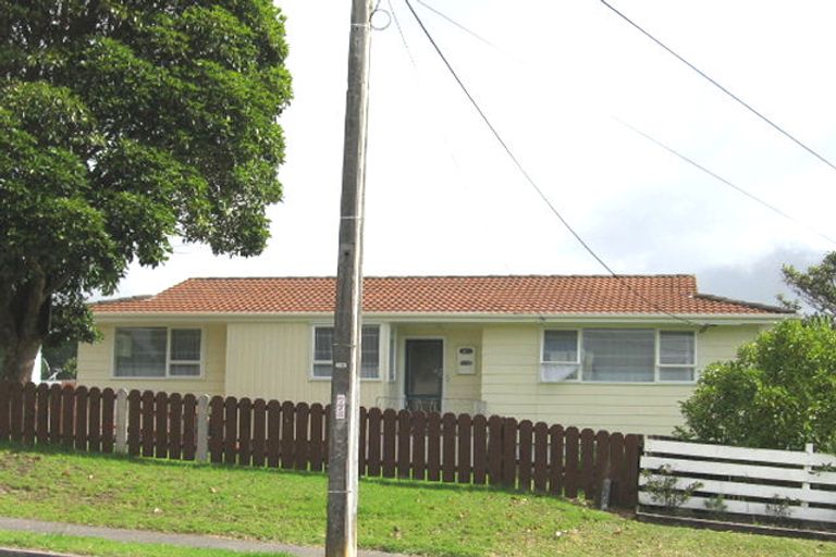 Photo of property in 166 Colwill Road, Massey, Auckland, 0614