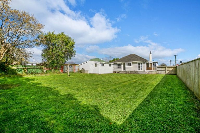 Photo of property in 9 Pukatea Street, Inglewood, 4330