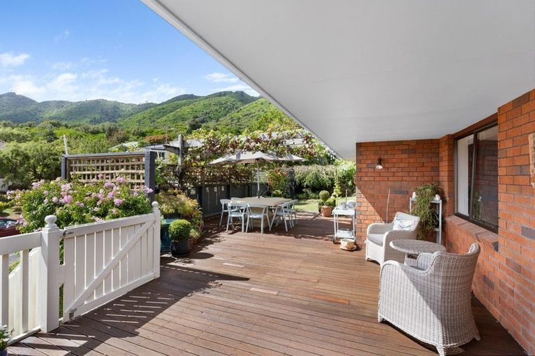 Photo of property in 2 Amokura Street, Waikanae, 5036