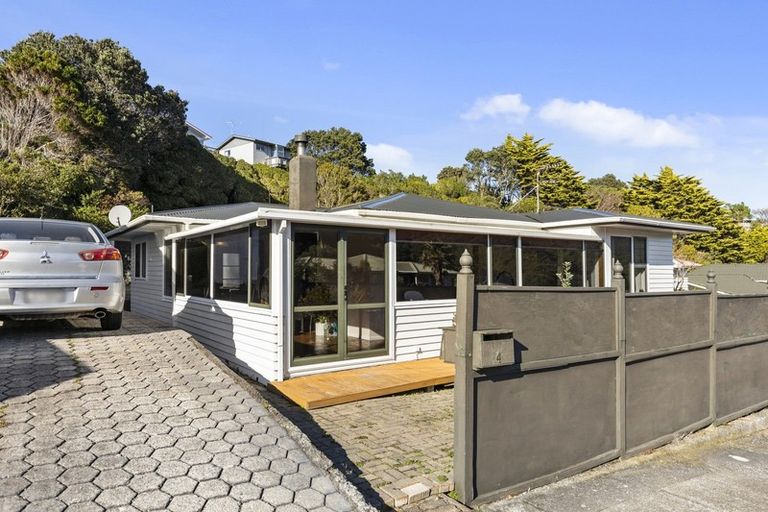 Photo of property in 4 Barberry Grove, Maungaraki, Lower Hutt, 5010