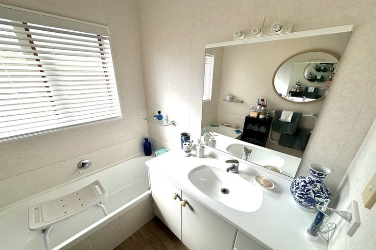 Photo of property in Park Lane Village, 11/32 Park Road, Katikati, 3129