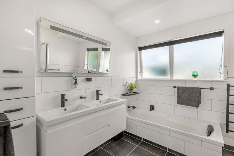 Photo of property in 255 Cambridge Street, Levin, 5510