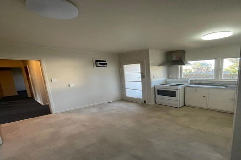 Photo of property in 2/37 Clevedon Road, Papakura, 2110