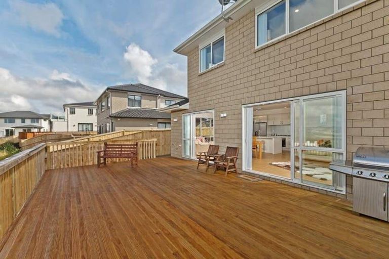 Photo of property in 14 Ascension Crescent, Orewa, 0931