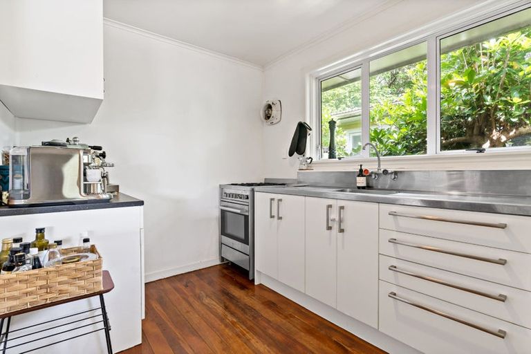 Photo of property in 23 Taipari Road, Te Atatu Peninsula, Auckland, 0610