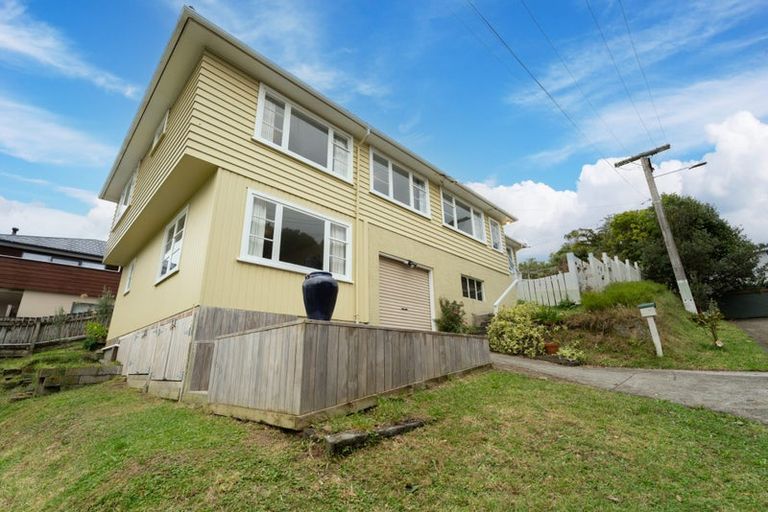 Photo of property in 1 Rimu Street, Tawa, Wellington, 5028