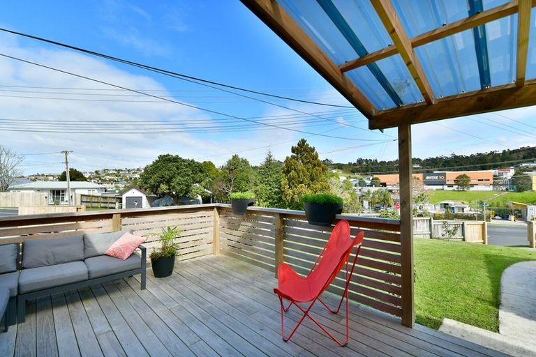 Photo of property in 2 Matai Road, Stanmore Bay, Whangaparaoa, 0932