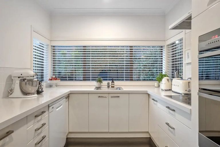 Photo of property in 27 Riverstone Road, Te Atatu Peninsula, Auckland, 0610