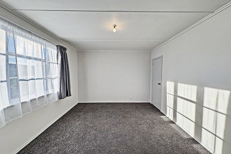 Photo of property in 240 Cornfoot Street, Castlecliff, Whanganui, 4501