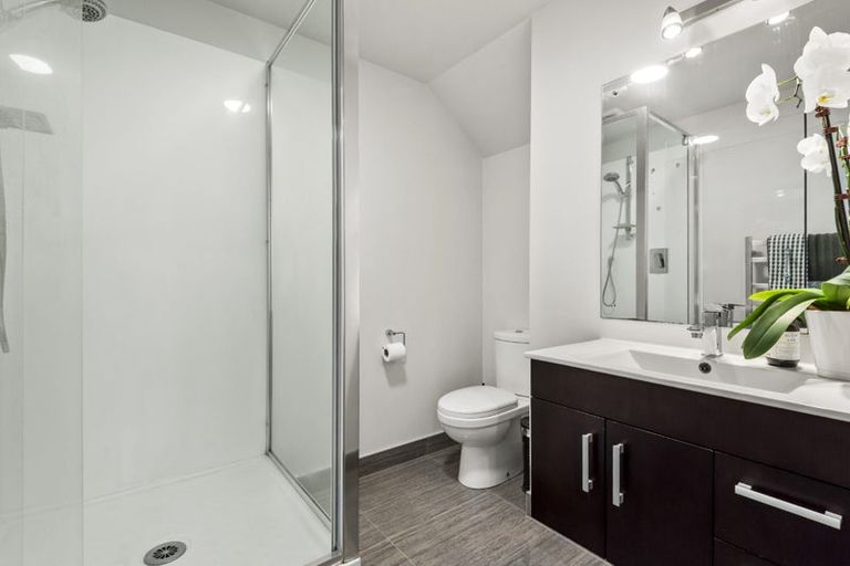 Photo of property in 18 Macnay Way, Murrays Bay, Auckland, 0630