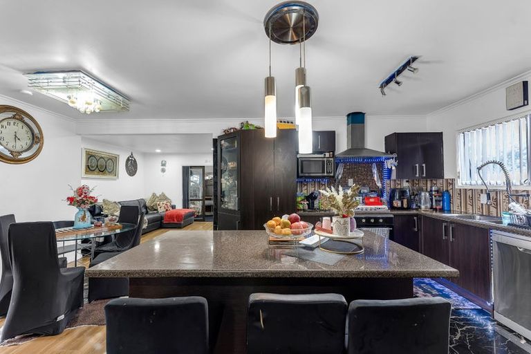 Photo of property in 31 Redwood Drive, Massey, Auckland, 0614