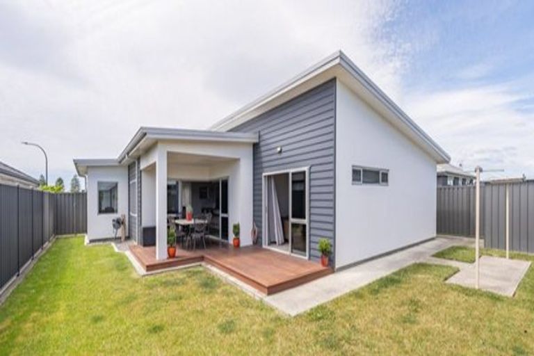 Photo of property in 8 Kaituna Place, Te Awa, Napier, 4110