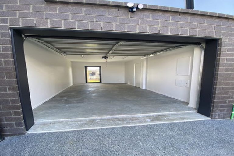 Photo of property in 7/1 Fruitvale Road, New Lynn, Auckland, 0600