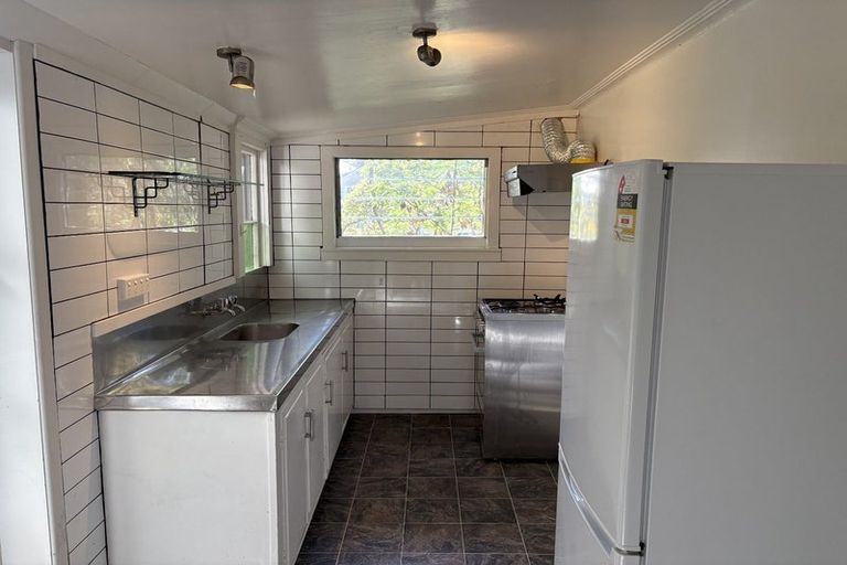 Photo of property in 2/136 Glenmore Street, Northland, Wellington, 6012