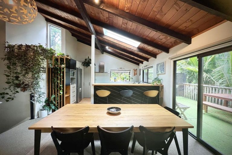 Photo of property in 200 Atkinson Road, Titirangi, Auckland, 0604