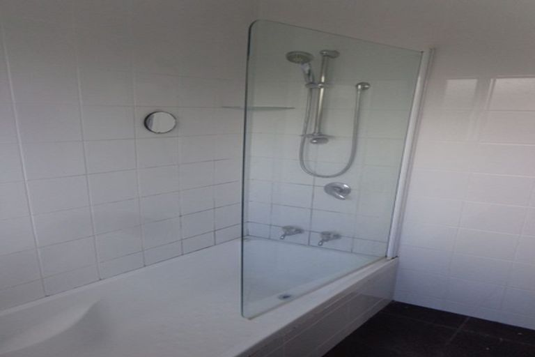 Photo of property in 43a Graham Avenue, Te Atatu Peninsula, Auckland, 0610