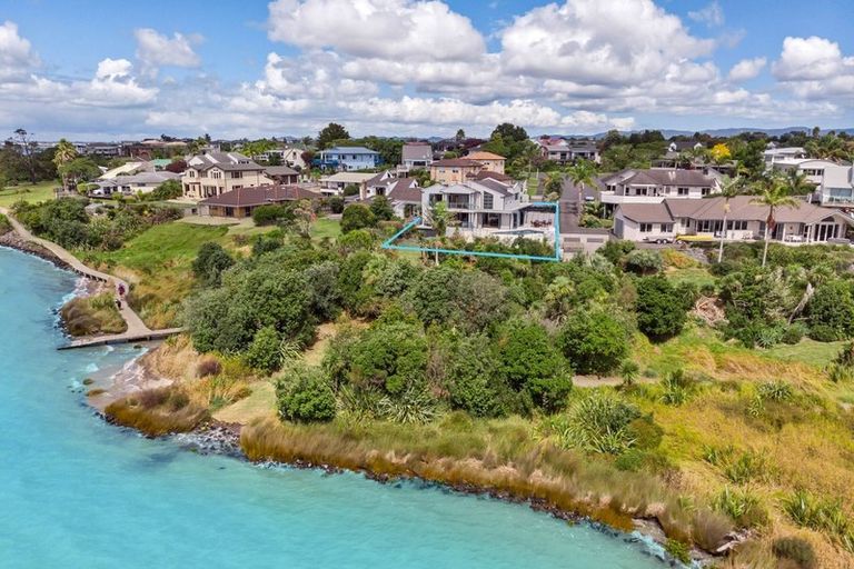Photo of property in 5 Capstan Court, Te Atatu Peninsula, Auckland, 0610