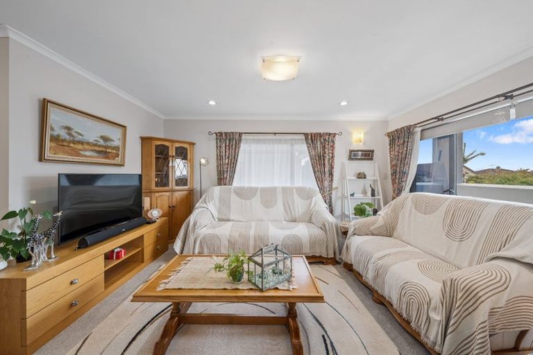 Photo of property in 3 Bezar Place, Flat Bush, Auckland, 2016