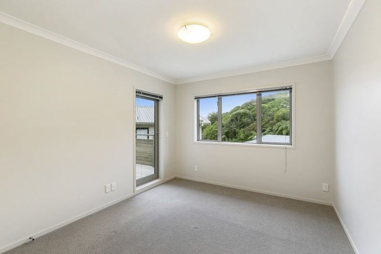 Photo of property in 12 Ted Gilberd Place, Newlands, Wellington, 6037