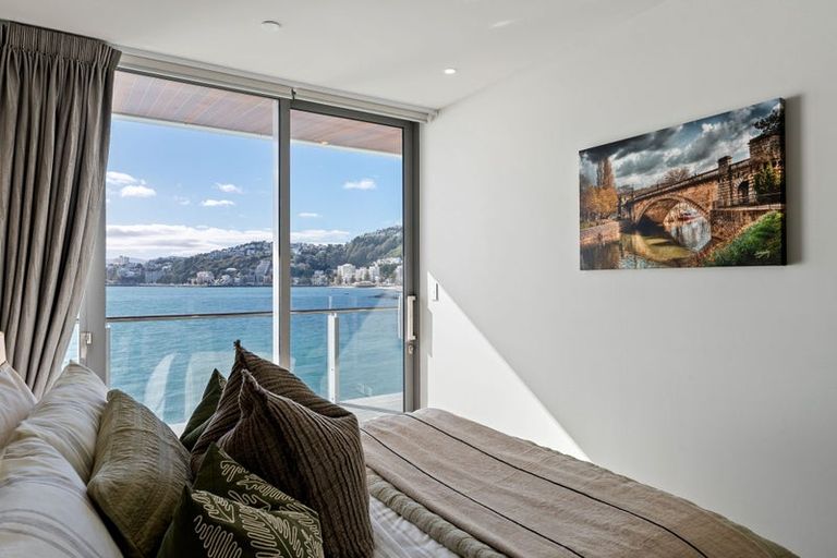 Photo of property in Clyde Quay Wharf, 3b/2 Clyde Quay Wharf, Te Aro, Wellington, 6011
