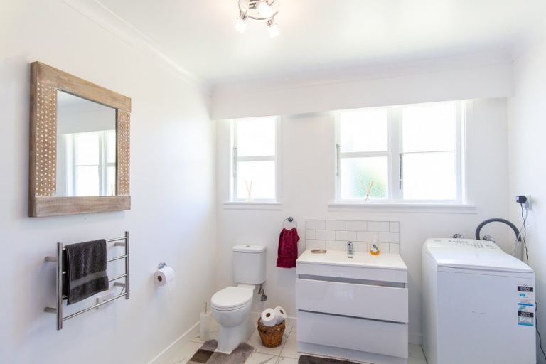 Photo of property in 98 Queen Street West, Levin, 5510