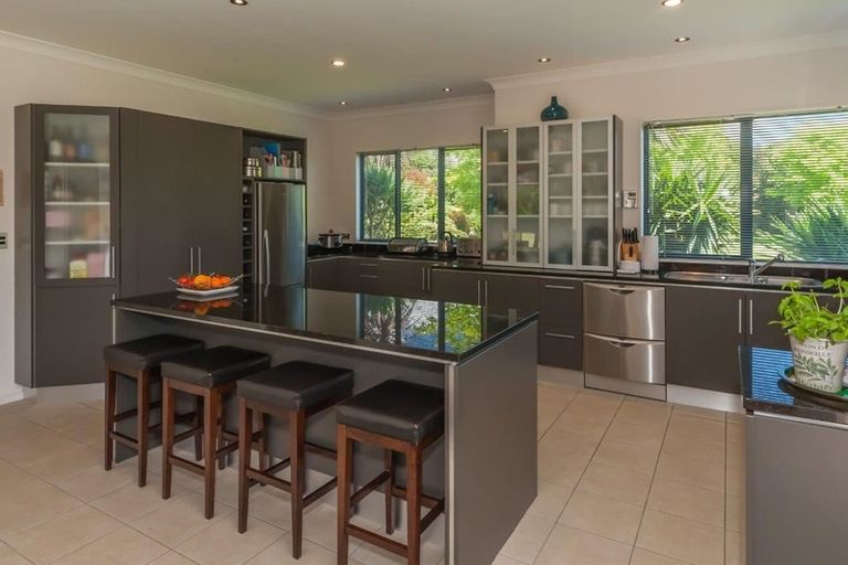Photo of property in 32 Pohutukawa Drive, Levin, 5571
