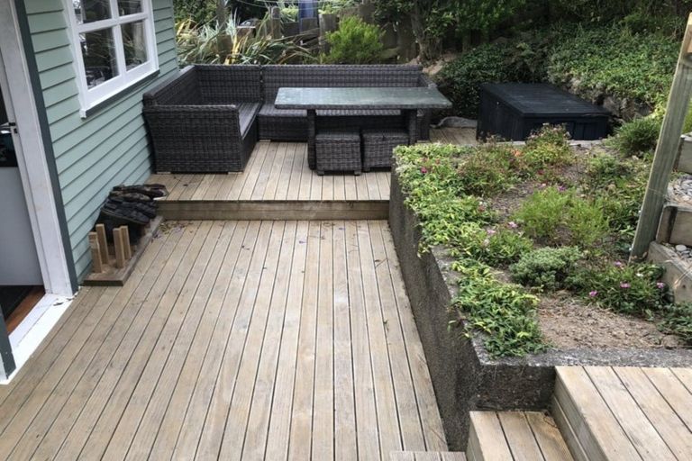 Photo of property in 17 Bedford Street, Northland, Wellington, 6012