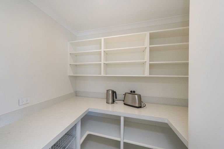 Photo of property in 2 Hydrangea Lane, Milson, Palmerston North, 4414
