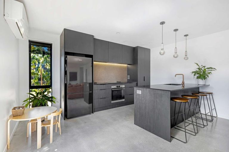 Photo of property in 1 Rehua Place, Waiwhakaiho, New Plymouth, 4312