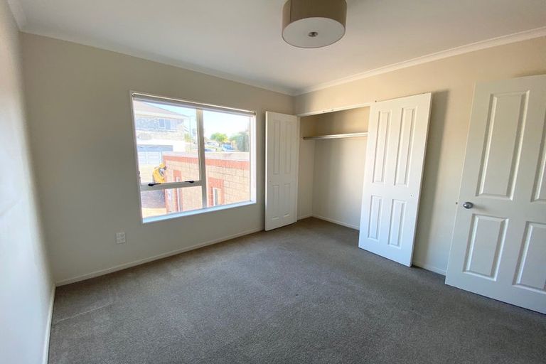 Photo of property in 2/27 Lucienne Drive, Ranui, Auckland, 0612