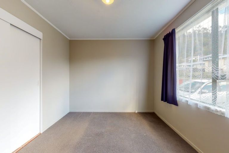Photo of property in 1a Sunny Grove, Wainuiomata, Lower Hutt, 5014