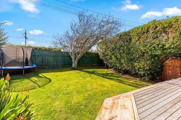 Photo of property in 1/296 Wairau Road, Glenfield, Auckland, 0629