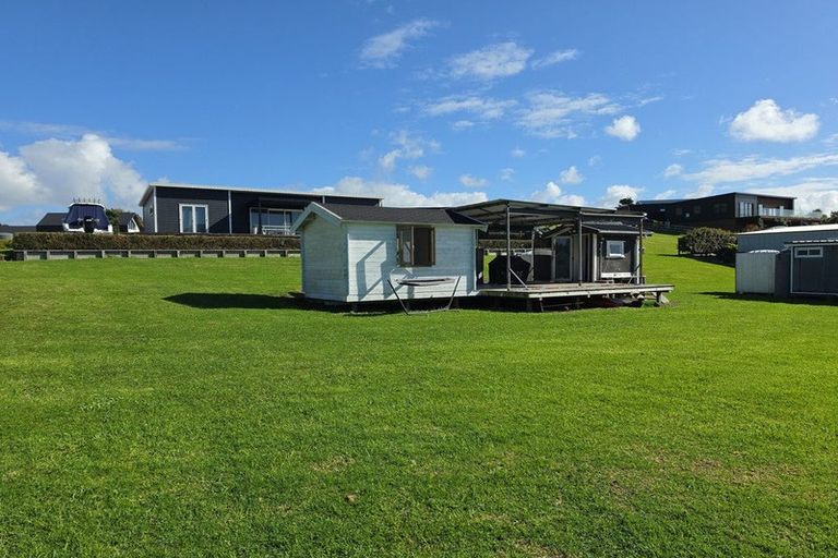 Photo of property in 1 Dawson Place, Cooks Beach, 3591