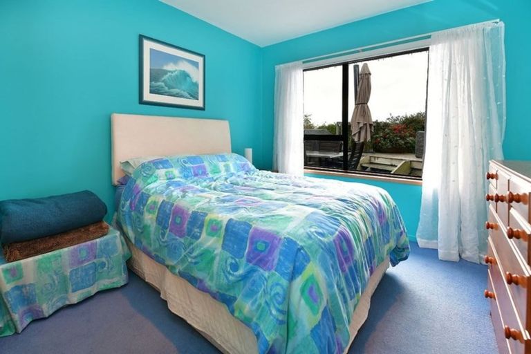 Photo of property in 70 Waiora Road, Stanmore Bay, Whangaparaoa, 0932