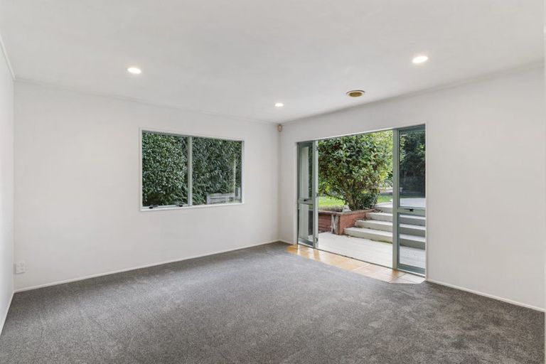 Photo of property in 1 Halldene Terrace, Red Beach, 0932