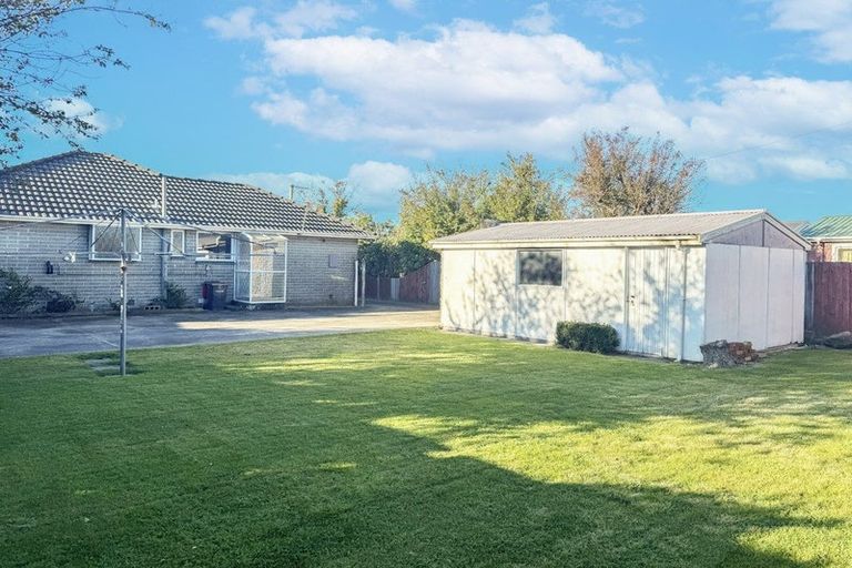 Photo of property in 17 Roberts Road, Hei Hei, Christchurch, 8042