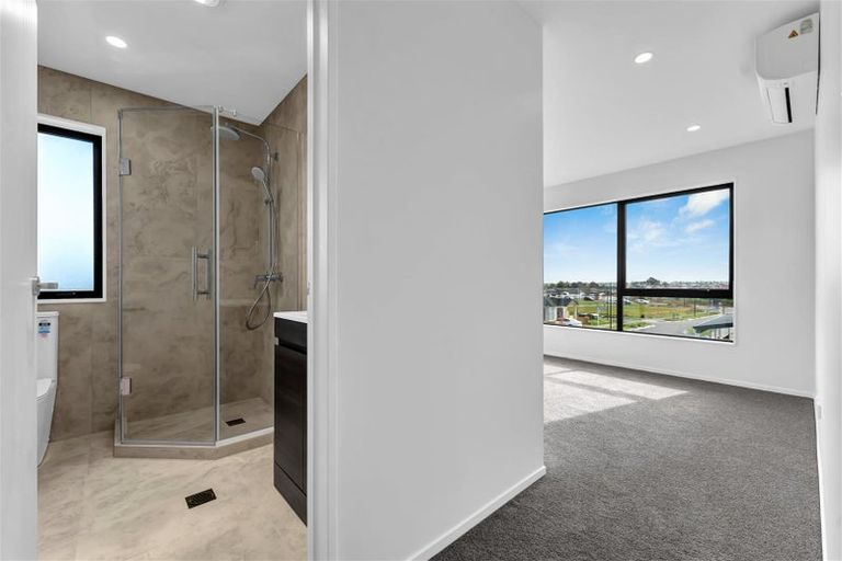 Photo of property in 16 Waimarie Drive, Karaka, 2578