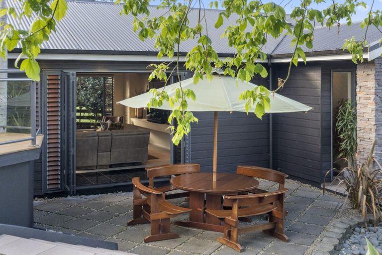 Photo of property in 97 Shaw Road, Oratia, Auckland, 0604