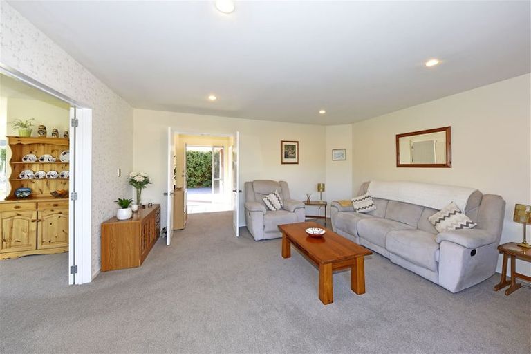 Photo of property in 114 Rothesay Road, Parklands, Christchurch, 8083