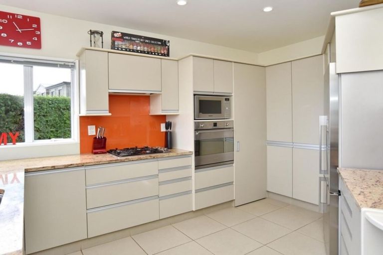 Photo of property in 2/11 Belleview Terrace, Mount Pleasant, Christchurch, 8081