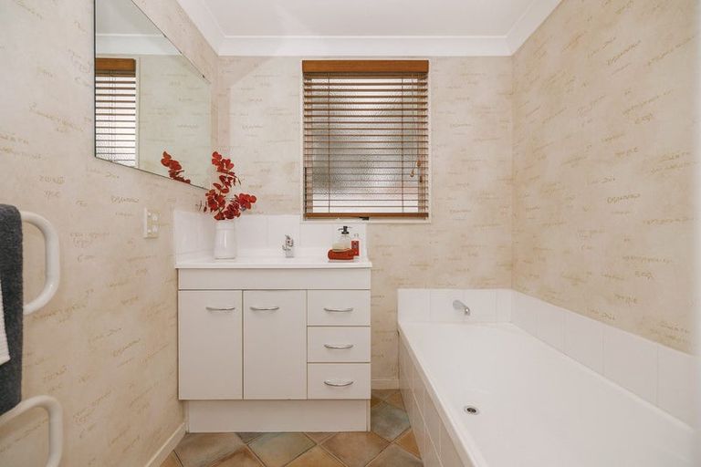 Photo of property in 39 Parnell Heights Drive, Kelvin Grove, Palmerston North, 4414