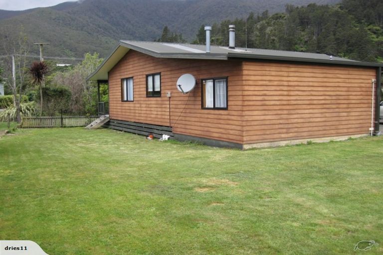 Photo of property in 17 Renata Road, Okiwi Bay, 7193