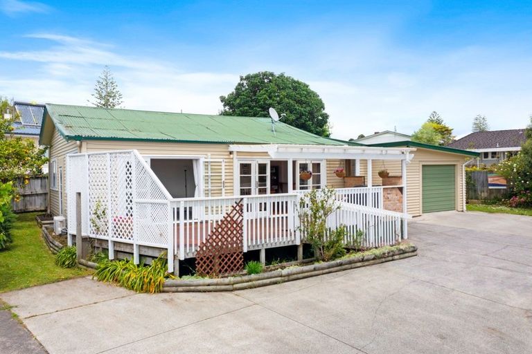Photo of property in 17 Paramu Avenue, Birkdale, Auckland, 0626
